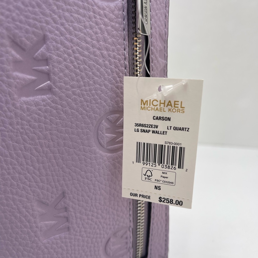 MICHAEL KORS Carson Large Logo Debossed Snap Wallet
Light Quartz 
NWT - Picture 15 of 16